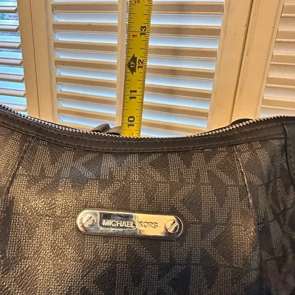 Michael Kors Monogram Black Shoulder Bag - Picture 3 of 5
